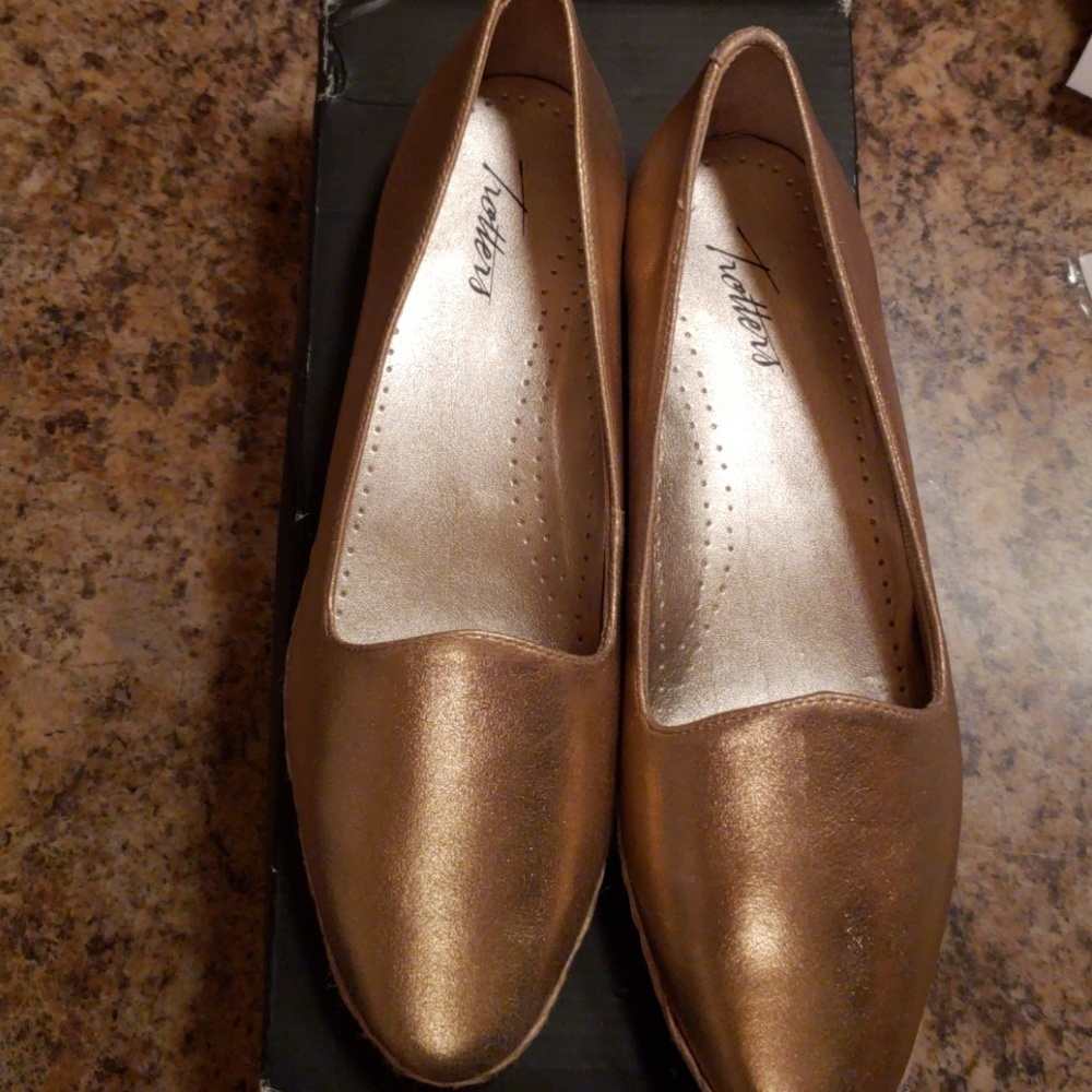 Trotter Gold Liz espadrille Loafer shoes size 9